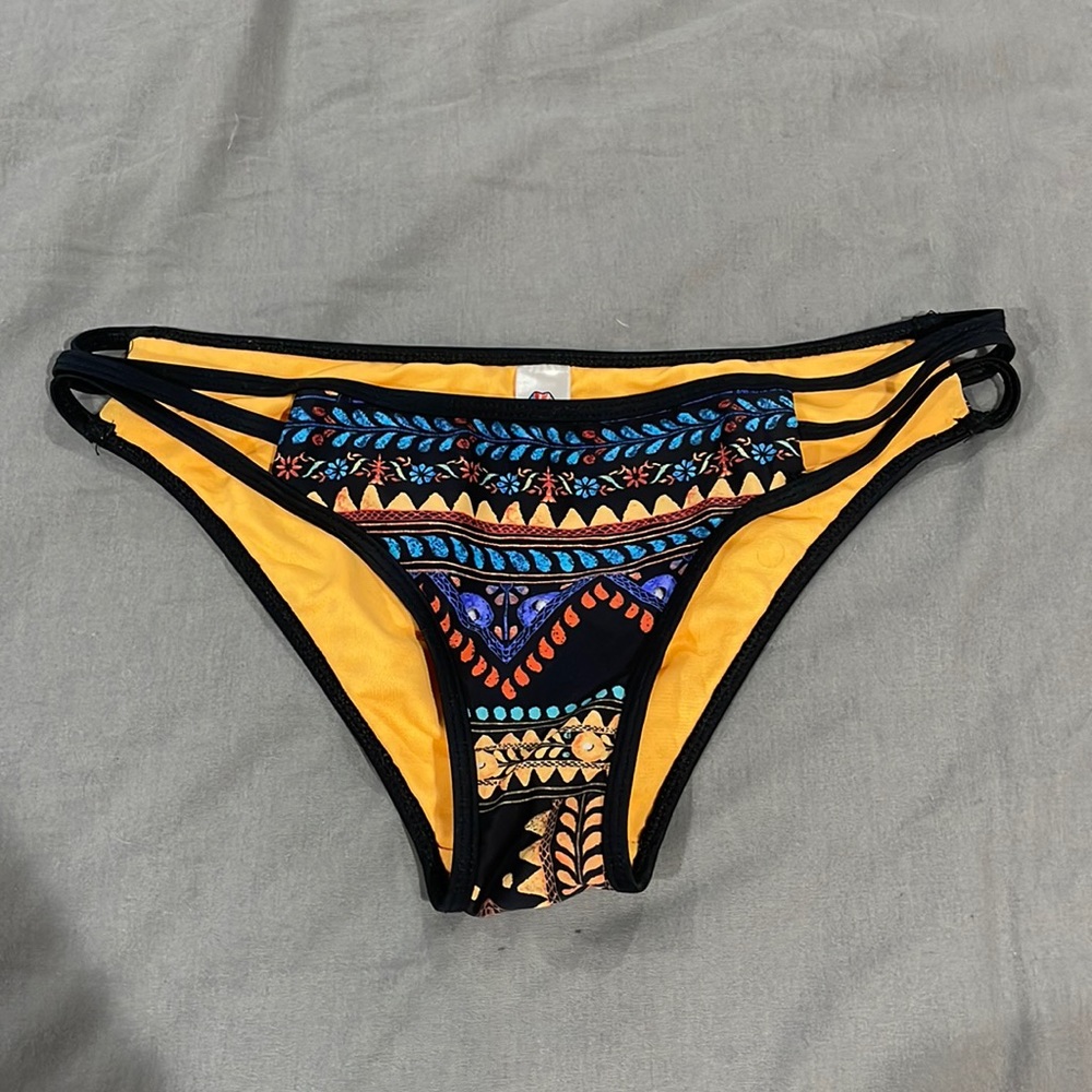 Swim suit bottoms. Size small.